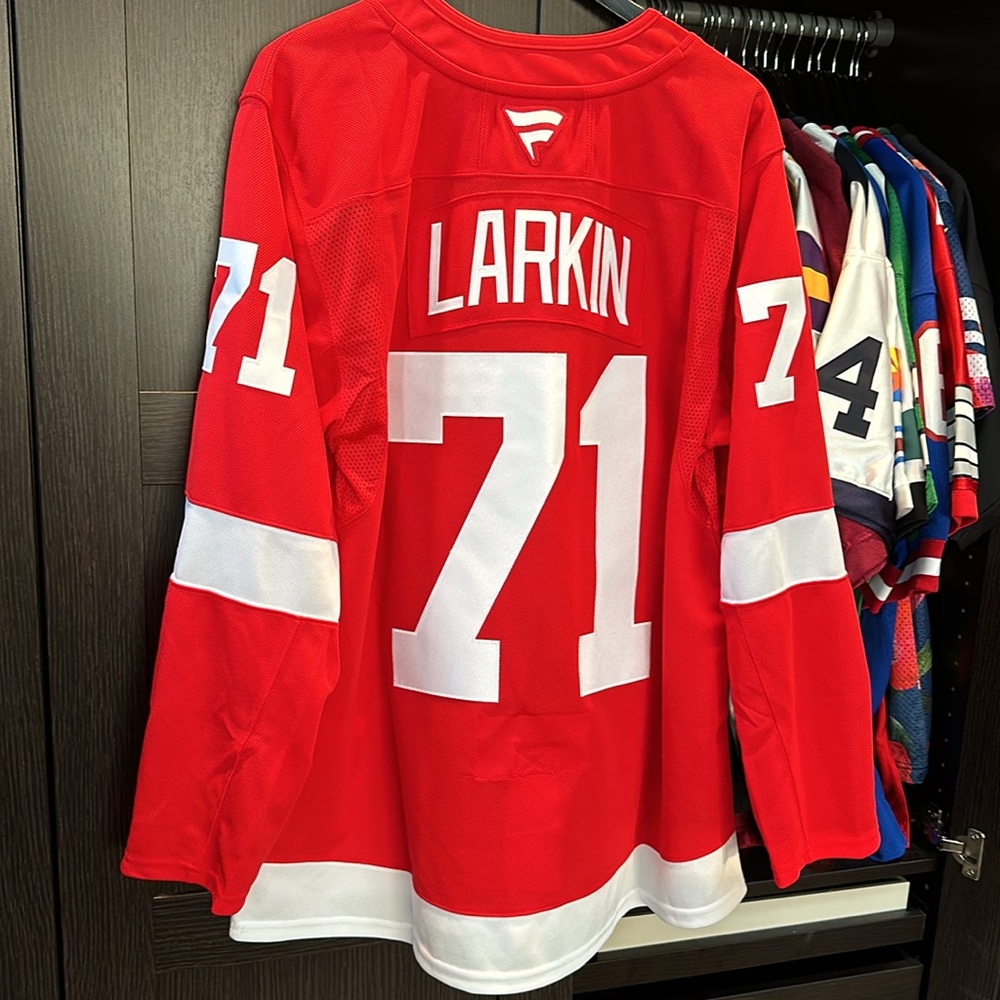 Dylan Larkin Detroit Red Wings Fanatics Home Premium Authentic '25 Jersey - Red - Picture 7 of 8
